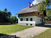Ruhige 3 Zimmer Wohnung im Grünen mit Garten und Garage