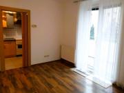 Ruhige, charmante 2 Zimmer Wohnung mit Loggia zentrale Lage