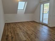 Ruhige Dachgeschoßwohnung mit Dachterrasse am Auberg in...