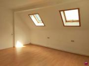 Ruhige Lage! Renovierungsbedürftige Dachgeschoßwohnung...