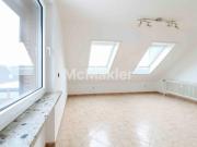 Ruhige renovierte 3 Zimmer Dach Geschosswohnung in...