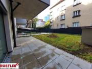 Ruhiger, großer Garten