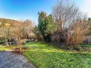 Ruhiges Baugrundstück in guter Lage mit Altbestand