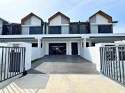 Rumah Keluarga 22x70 Banyak Parking Facing Taman Bandar...