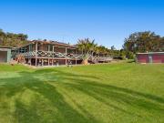 Rural tranquillity with city convenience!