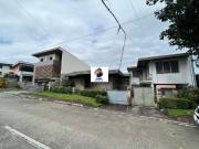 Rush Sale! 430 sqm lot with old house in West Triangle...