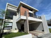 RUSH SALE 5Bedroom House and Lot in Angeles City walking... RUSH SALE 5Bedroom House and Lot in Angeles City walking...