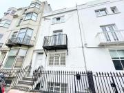 Russell Square, Brighton BN1, 1 bed flat to rent, £1,400...