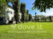 Rustici e casali in vendita di 1000 m² in Via Maguzzano, 11