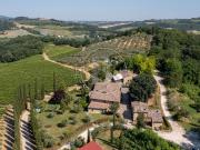 Rustici e casali in vendita di 1055 m² in Strada...