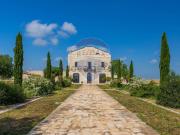 Rustici e casali in vendita di 1120 m² in Strada...