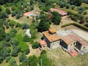 Rustici e casali in vendita di 1167 m² in Via centrale