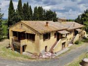 Rustici e casali in vendita di 1182 m² in Viale del...