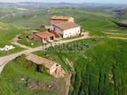 Rustici e casali in vendita di 1280 m² in Strada senza nome
