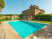 Rustici e casali in vendita di 1296 m² in Via Pescaiole, 5