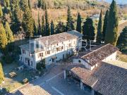 Rustici e casali in vendita di 1300 m² in Strada Costa...