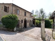 Rustici e casali in vendita di 130 m² in Contrada Fiastra