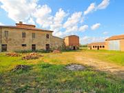 Rustici e casali in vendita di 1450 m²