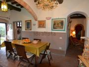 Rustici e casali in vendita di 150 m² in Via Montalbino