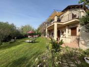 Rustici e casali in vendita di 150 m² in Via Santa Lucia