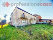 Rustici e casali in vendita di 160 m² in Via del Colle