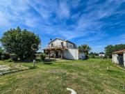 Rustici e casali in vendita di 180 m² in Strada Comunale...