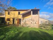 Rustici e casali in vendita di 180 m² in Strada...