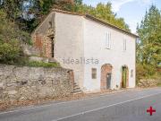 Rustici e casali in vendita di 190 m² in Via Massetana