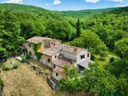 Rustici e casali in vendita di 200 m² in Strada senza...