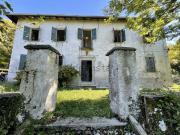 Rustici e casali in vendita di 200 m² in Via Laghetto, 16