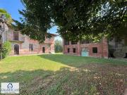 Rustici e casali in vendita di 337 m² in Via Tetti...