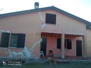 Rustici e casali in vendita di 220 m²