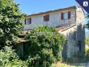 Rustici e casali in vendita di 220 m² in Via vittoria apuana