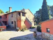 Rustici e casali in vendita di 2250 m²