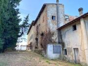 Rustici e casali in vendita di 2400 m²