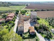Rustici e casali in vendita di 240 m² in Strada di Tricosto