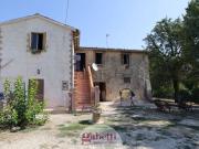 Rustici e casali in vendita di 240 m² in Strada senza nome