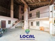 Rustici e casali in vendita di 245 m² in Via Langhe, 294