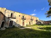 Rustici e casali in vendita di 2500 m² in Strada...