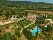 Rustici e casali in vendita di 2500 m² in Via Firenze, 4