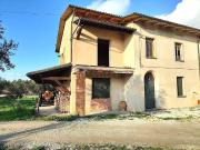 Rustici e casali in vendita di 250 m²