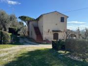 Rustici e casali in vendita di 250 m² in Strada...