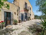 Rustici e casali in vendita di 250 m² in Via Eschilo