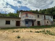 Rustici e casali in vendita di 250 m² in Via Flaminia Nord