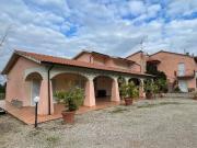 Rustici e casali in vendita di 257 m²