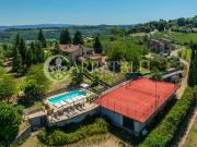 Rustici e casali in vendita di 2600 m² in Via Lucignano, 10