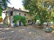Rustici e casali in vendita di 270 m²
