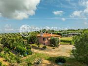 Rustici e casali in vendita di 270 m² in Strada Val...