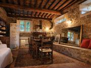 Rustici e casali in vendita di 270 m² in Via per Camaiore