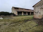 Rustici e casali in vendita di 272 m² in Via Madignanello
